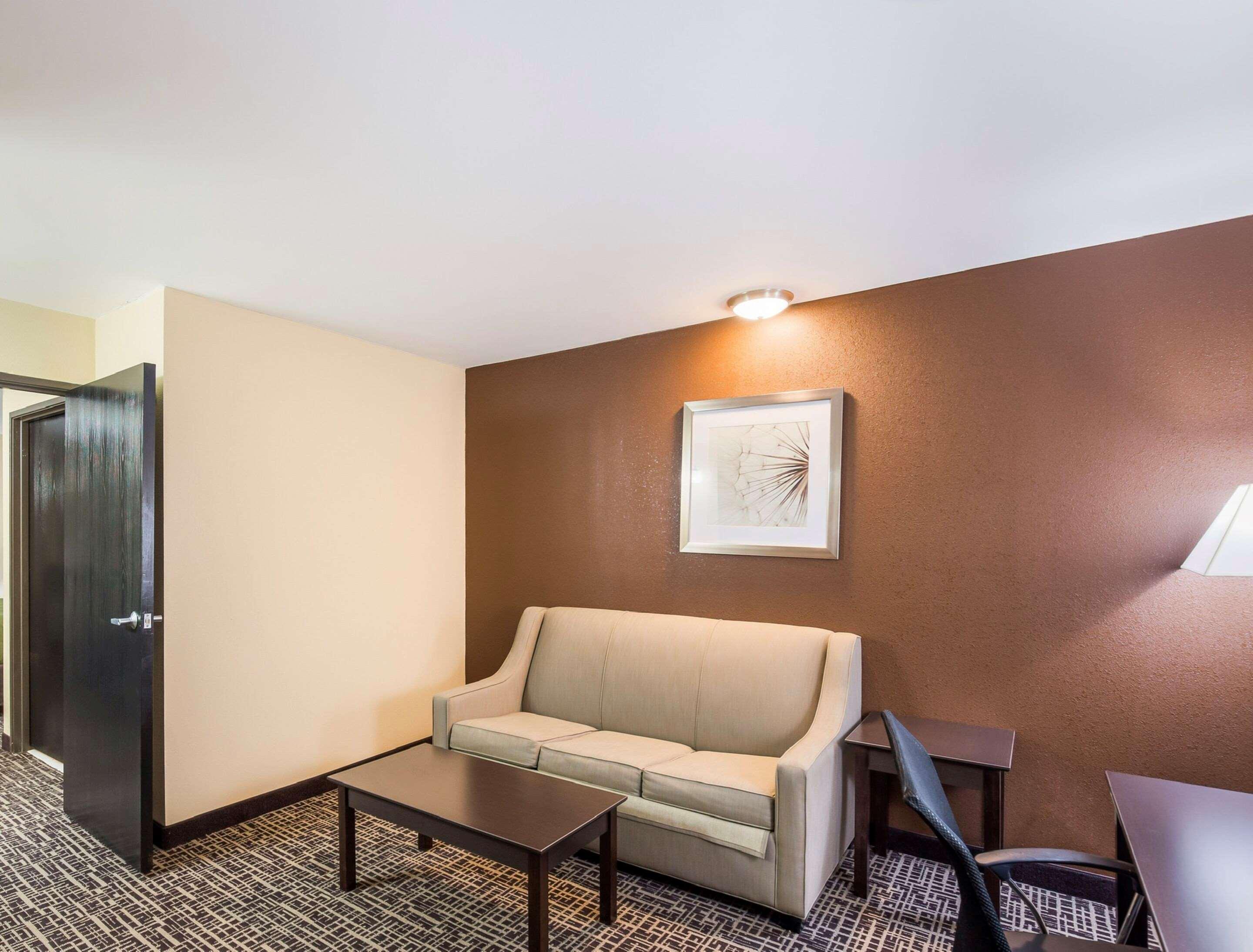 Quality Inn & Suites Caseyville - St Louis Екстериор снимка