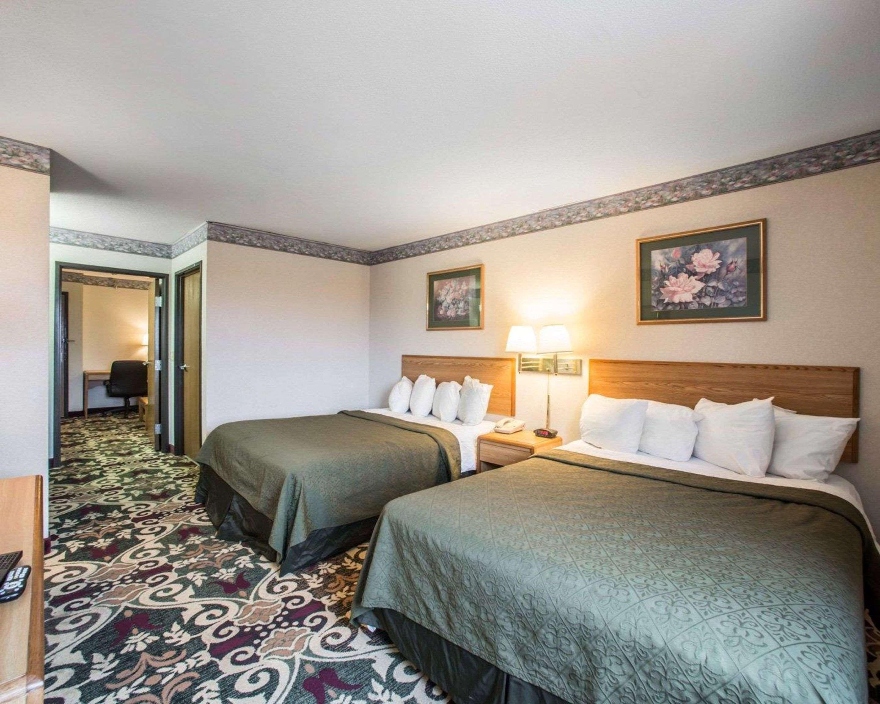 Quality Inn & Suites Caseyville - St Louis Екстериор снимка