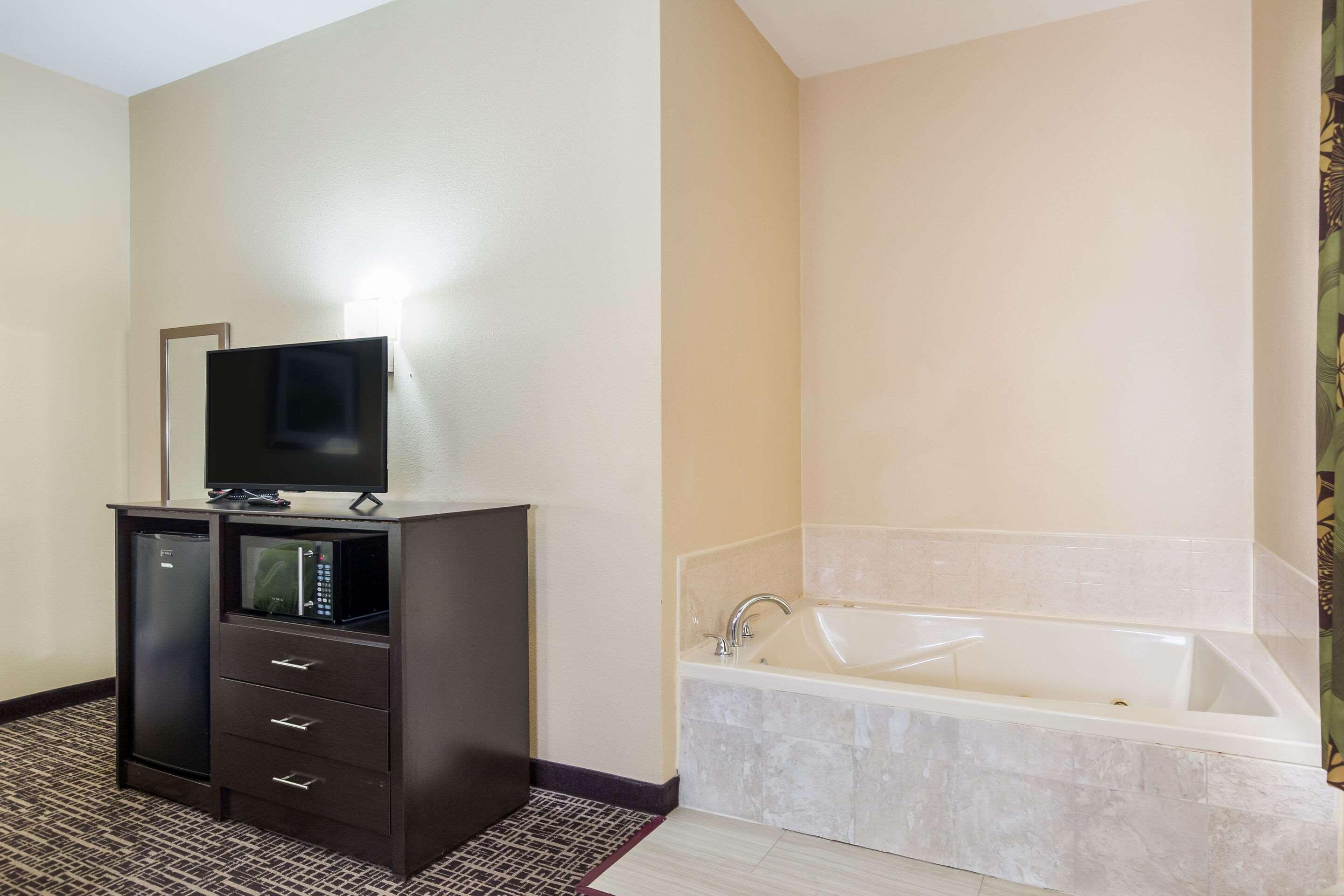 Quality Inn & Suites Caseyville - St Louis Екстериор снимка