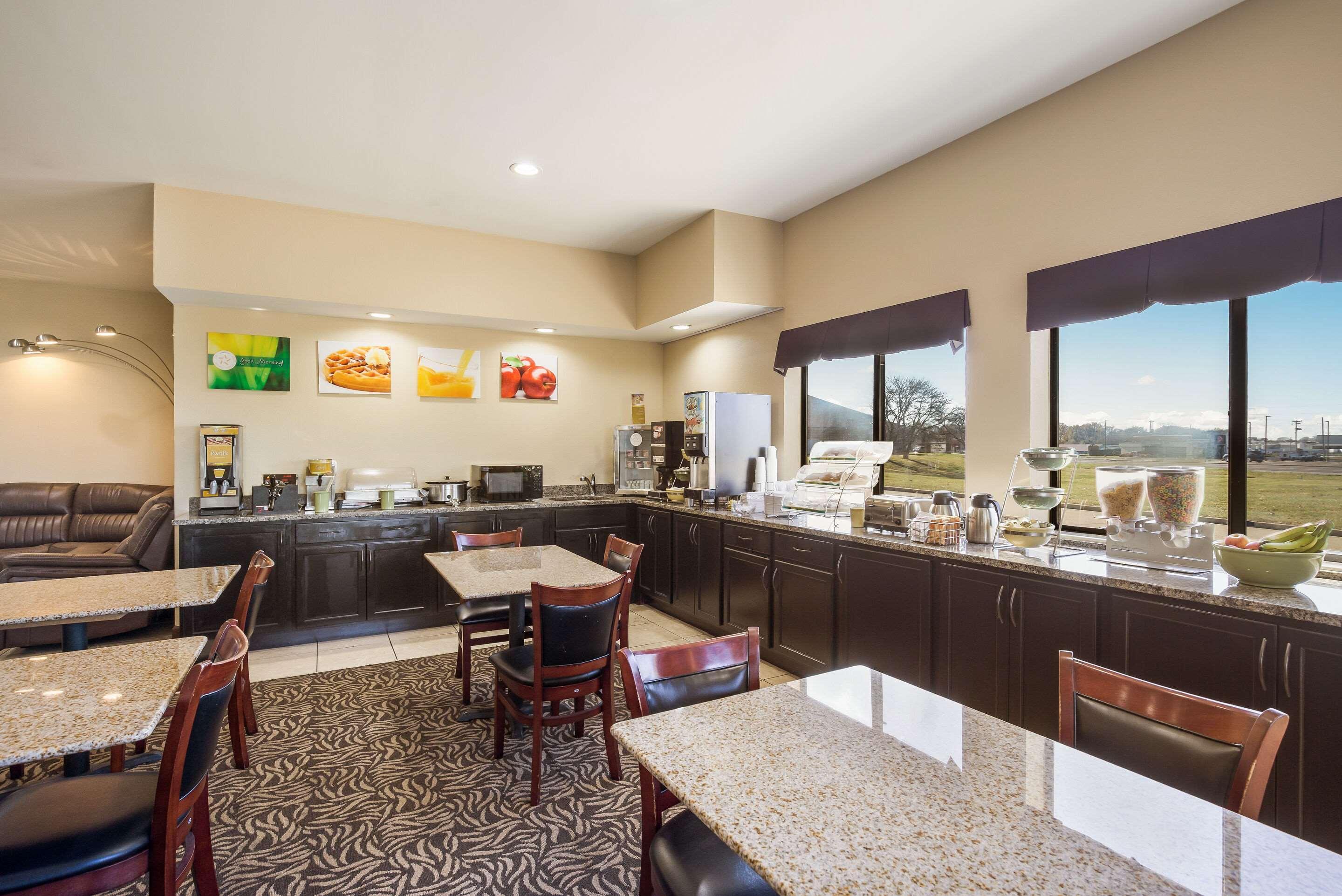 Quality Inn & Suites Caseyville - St Louis Екстериор снимка