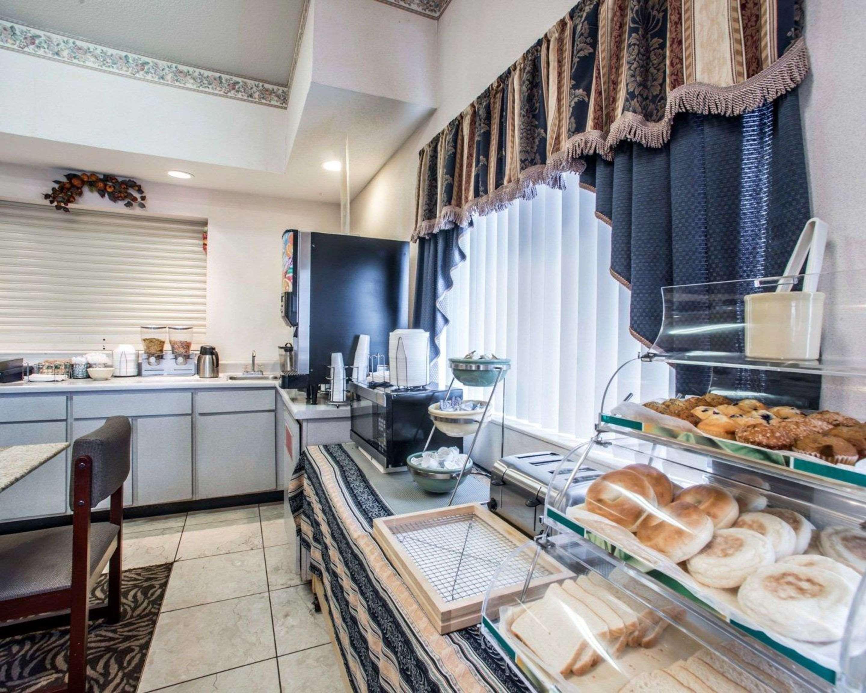 Quality Inn & Suites Caseyville - St Louis Екстериор снимка