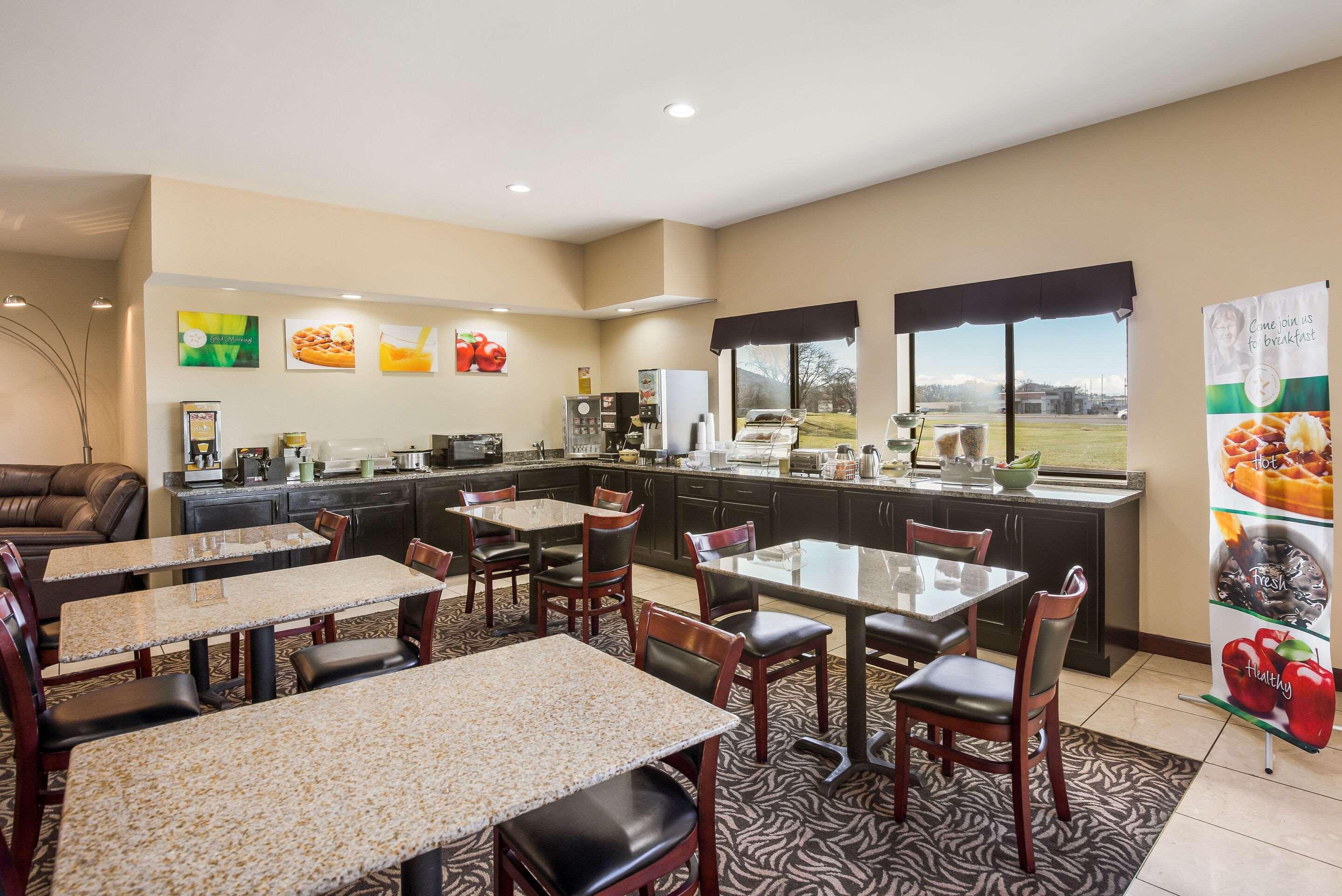 Quality Inn & Suites Caseyville - St Louis Екстериор снимка