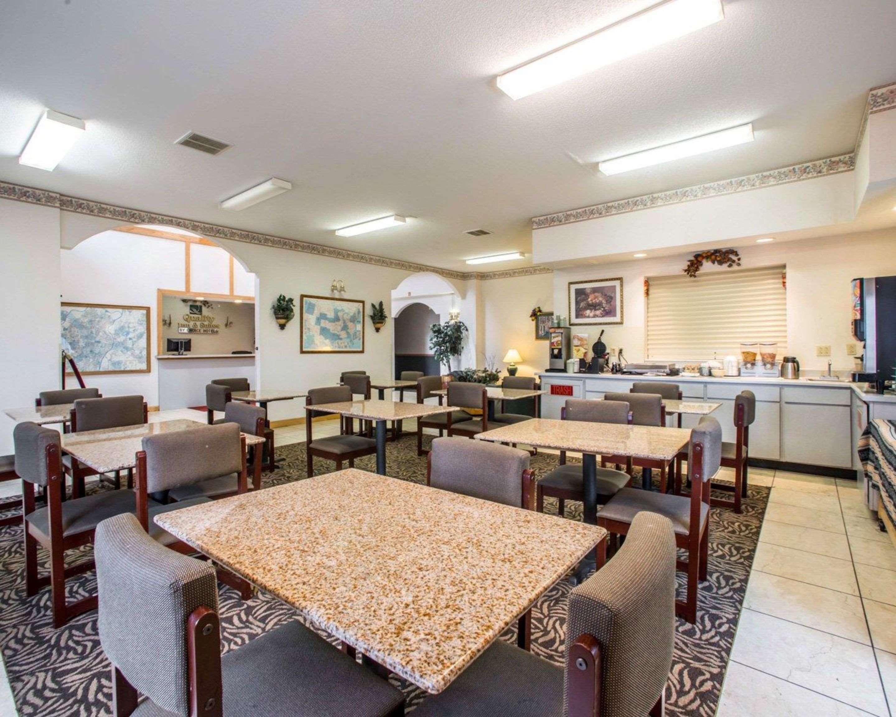 Quality Inn & Suites Caseyville - St Louis Екстериор снимка
