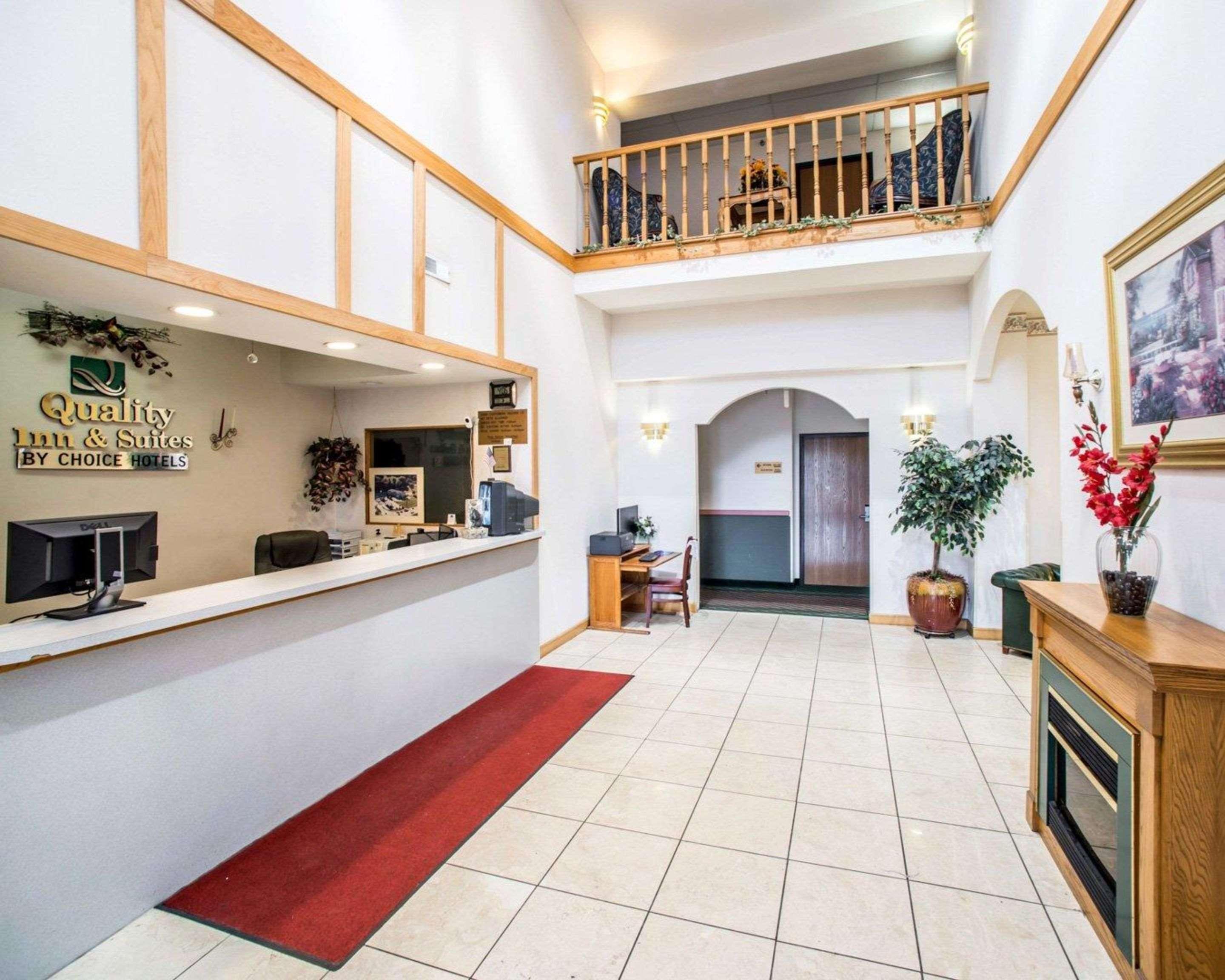 Quality Inn & Suites Caseyville - St Louis Екстериор снимка