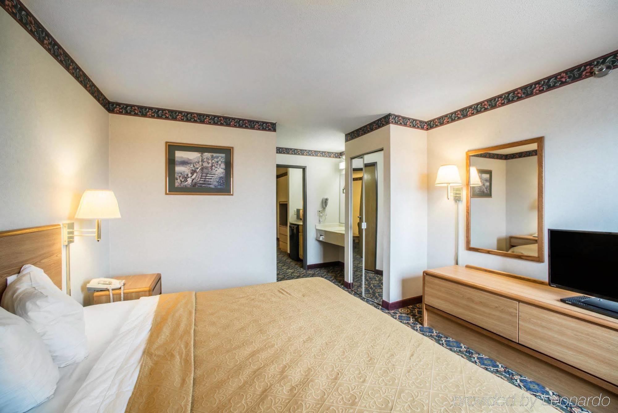 Quality Inn & Suites Caseyville - St Louis Екстериор снимка
